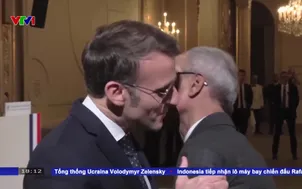 Pháp trao huân chương cao quý cho người bán báo