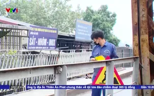 Tạm dừng chạy tàu qua cầu long biên do sự cố