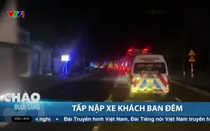 Tấp nập xe khách ban đêm