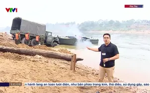 Đêm nay sẽ bắc xong cầu phao qua sông Lô