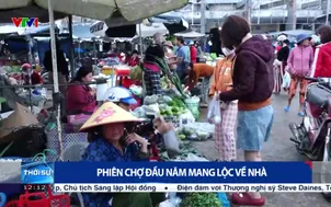 Phiên chợ đầu năm mang lộc về nhà