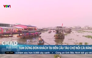 Tạm dừng đón khách tại bến cầu tàu chợ Nổi Cái Răng