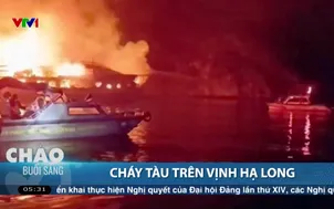 Cháy tàu trên vịnh Hạ Long
