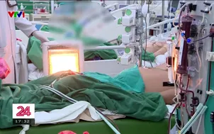 Nguy kịch do xuất huyết tiêu hoá sau nhiều ngày uống rượu