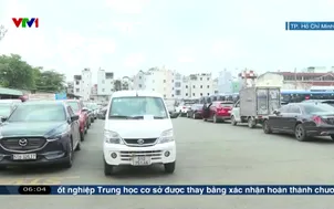 Xếp hàng dài chờ đăng kiểm