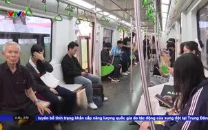 Hà Nội: Người dân đi xe buýt, Metro để tiết kiệm