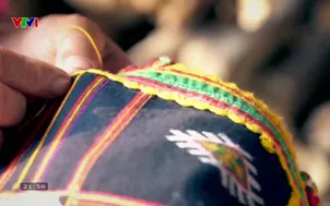 Nhật ký người Việt: Bản tình ca Chiếc khăn piêu