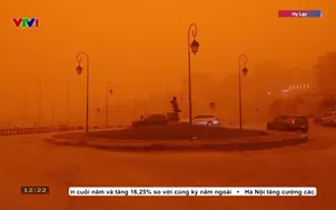 Bầu trời đảo Crete chuyển sang màu cam đỏ