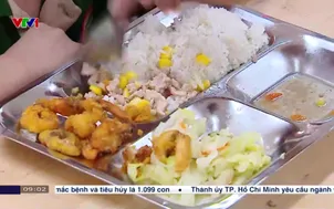 Hà Nội siết chặt quản lý bữa ăn bán trú