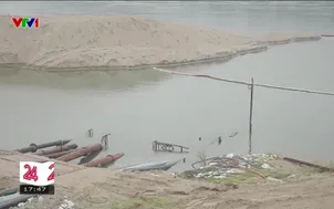 Hàng loạt trạm bơm ven sông "mắc cạn"