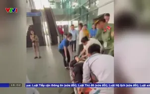 Nữ y sỹ ép tim cứu người đột quỵ tại sân bay