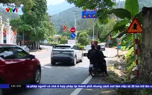 Hà Nội: Từ cửa ngõ đến các điểm du lịch đều đông đúc