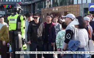 Robot điều tiết giao thông ở Trung Quốc