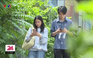 Người trẻ cân bằng giữa mạng xã hội và cuộc sống
