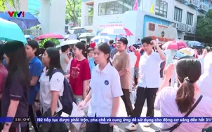 Kết thúc ngày thi đầu tiên vào lớp 10 công lập tại Hà Nội