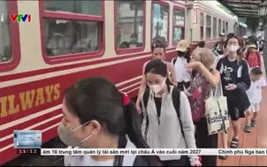 Nhiều gia đình chọn tàu hỏa để du lịch hè