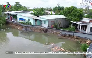 Sạt lở đe dọa cuộc sống người dân ven sông