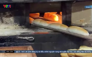 Ngày mới với những người trẻ giữ nghề bánh mì lò củi 