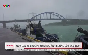 Mưa lớn và gió giật mạnh do ảnh hưởng của bão Ba Vì 