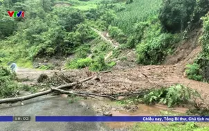 Sạt lở, ngập úng chia cắt giao thông ở Sơn La
