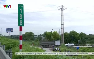 Xe khách lao khỏi đường cao tốc, 4 người thiệt mạng