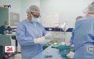 Bác sĩ Việt Nam thay xương sên bằng titanium in 3D