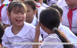 Cả nước tưng bừng khai giảng năm học mới