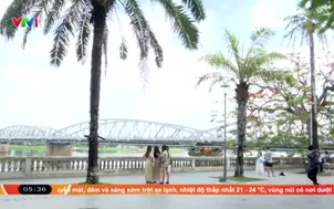 Cầu Trường Tiền đang dần hoàn thiện