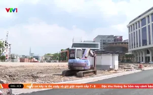 Những con đường ven sông, rạch bị chặn lối