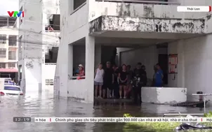 Bangkok chật vật sau lũ lịch sử