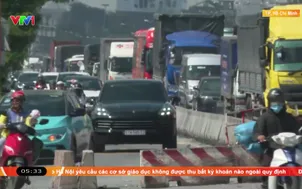 Kẹt xe Quốc lộ 1A do thi công đường vành đai