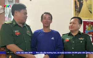 Ngư dân bơi vào bờ sau 8 tiếng trôi dạt trên biển