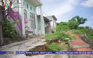Di dời dân khỏi vùng sạt lở núi