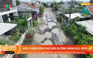 Hơn 2 năm sống khổ bên đường nắng bụi, mưa lầy