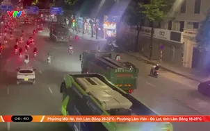 Lợi dụng đêm tối để chở quá tải bùn đất, vật liệu
