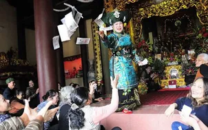 Lo hầu đồng biến tướng
