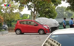 Thiếu nơi trông giữ phương tiện: Gánh nặng ở nhiều khu đô thị lớn