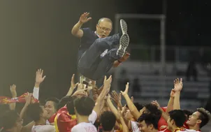 Những hình ảnh không thể nào quên trong lần đầu tiên bóng đá nam Việt Nam "lên đỉnh" SEA Games