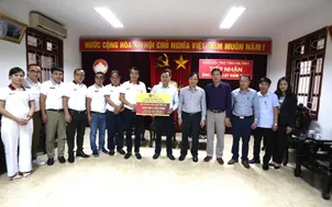 BTC Giải xe đạp VTV Cúp Tôn Hoa Sen 2020 trao ủng hộ cho tỉnh Hà Tĩnh