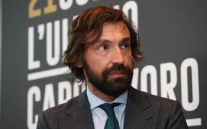 Pirlo và đội ngũ ban huấn luyện của Juventus có gì lạ?