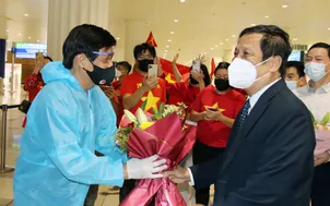 Đại sứ đặc mệnh toàn quyền Việt Nam tại UAE chào mừng ĐT Việt Nam sang thi đấu Vòng loại World Cup
