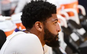 Chấn thương của Anthony Davis không quá nghiêm trọng