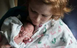 Tiếp xúc da mẹ ngay sau sinh – giải pháp được WHO khuyên dùng cho trẻ sinh non