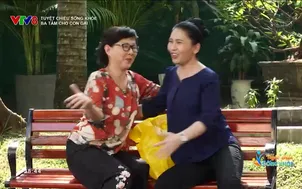 Tuyệt chiêu sống khỏe: Ba tắm cho con gái