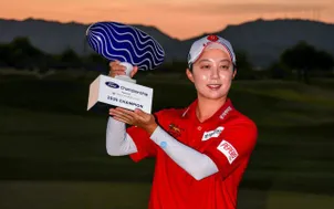 Hyo Joo Kim vượt qua Lilia Vu trong trận play-off để vô địch Ford Championship