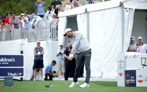 Cân bằng kỷ lục sân, Scottie Scheffler vươn lên dẫn đầu tại Texas Children’s Houston Open