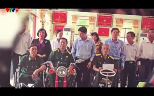 Phóng sự: Những người suốt đời "mua vé ngồi"