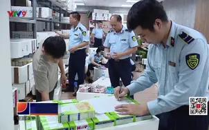 Thu giữ nhiều thực phẩm chức năng và sữa không rõ nguồn gốc