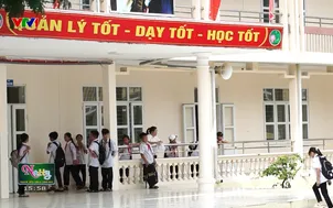 Cùng em đến trường: Gieo chữ nơi đầu sóng