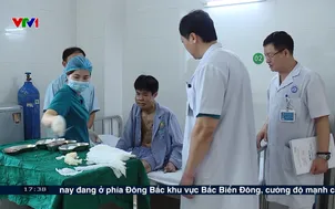 Ghép da mặt cho thiếu niên biến dạng do bỏng